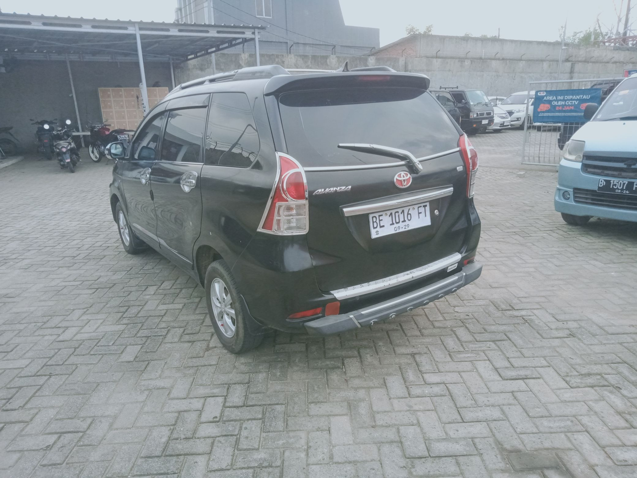 Lelang Mobil TOYOTA AVANZA G 1 3 MT 2014 HITAM METALIK PALEMBANG