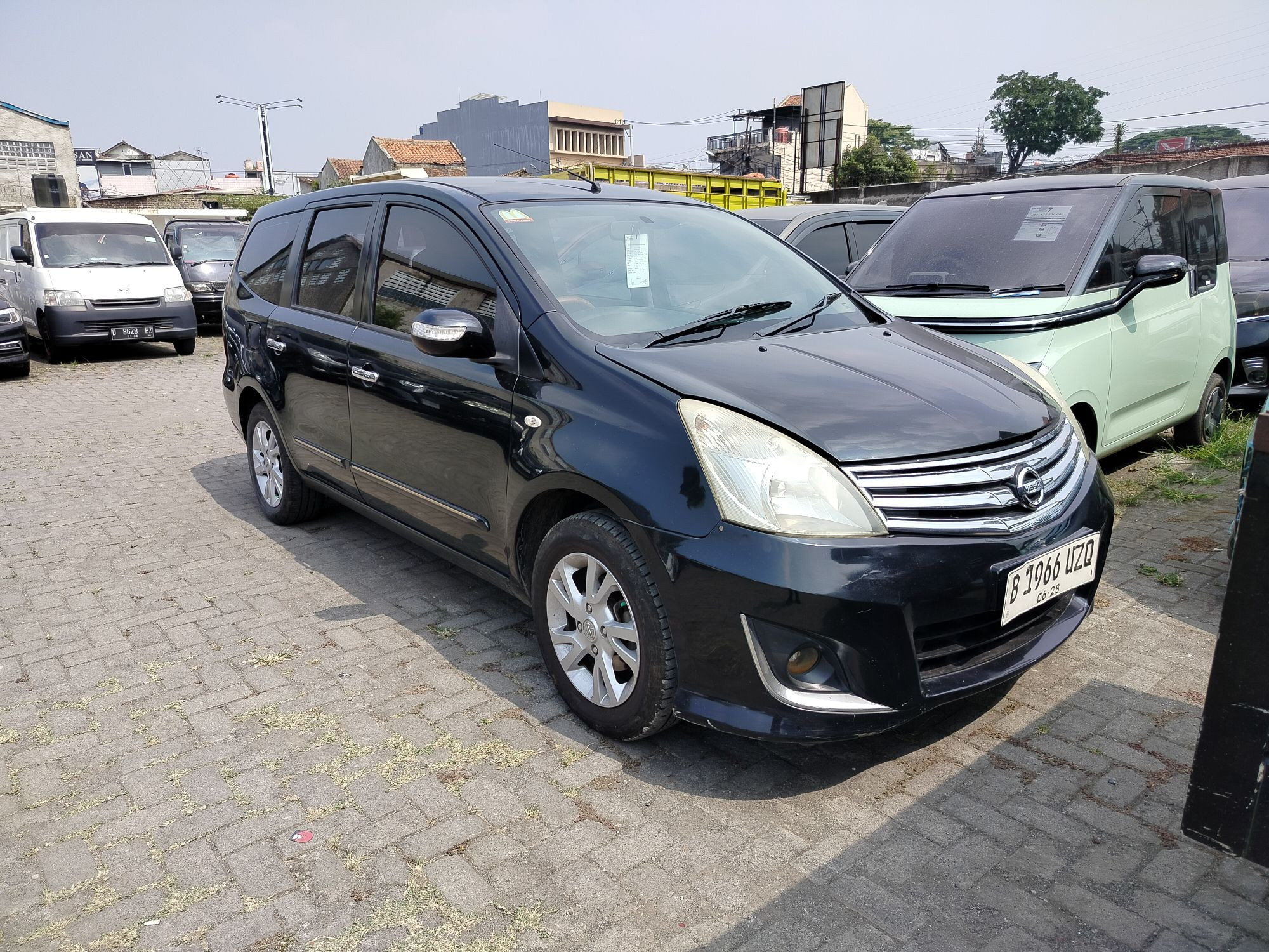 Lelang Mobil Nissan Grand Livina Xv At Hitam Jakarta Raya Mobil