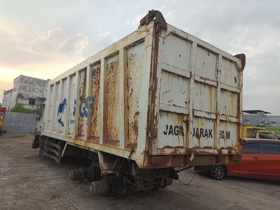 Lelang Mobil Mercedes Benz Axor Cx Mt Putih Palembang