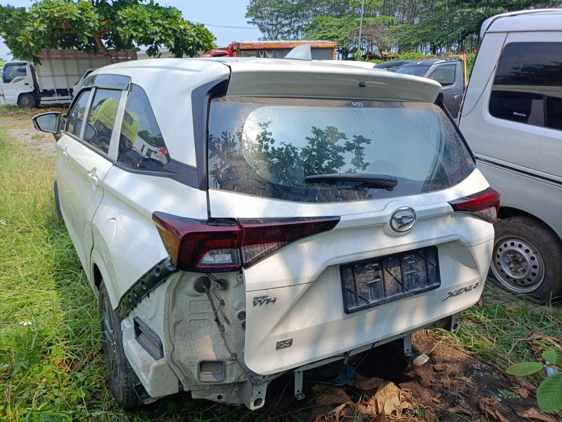 Lelang Mobil Daihatsu Xenia X Mt Putih Jakarta Raya Mobil