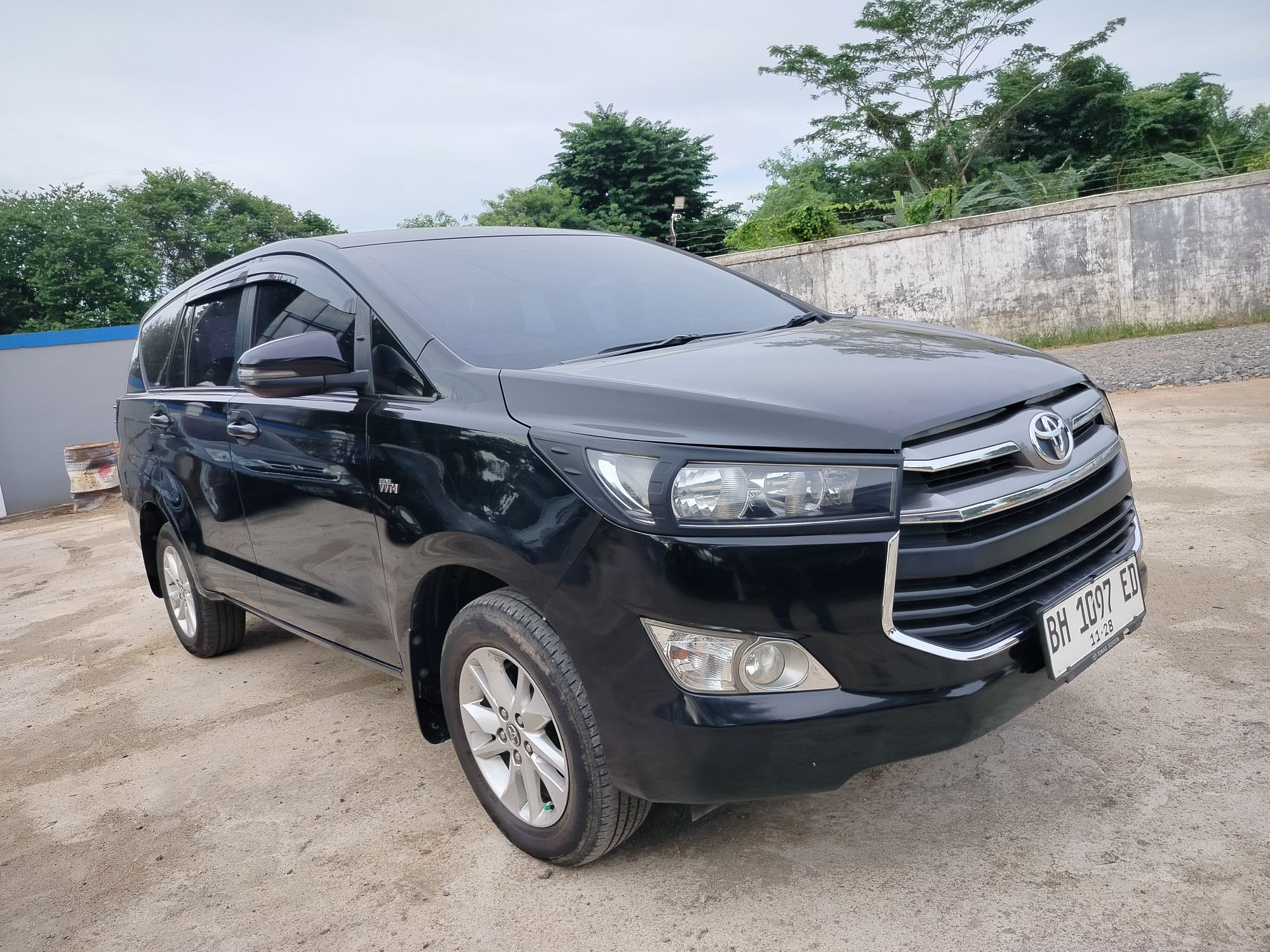 Lelang Mobil Toyota Innova G Mt Hitam Metalik Palembang