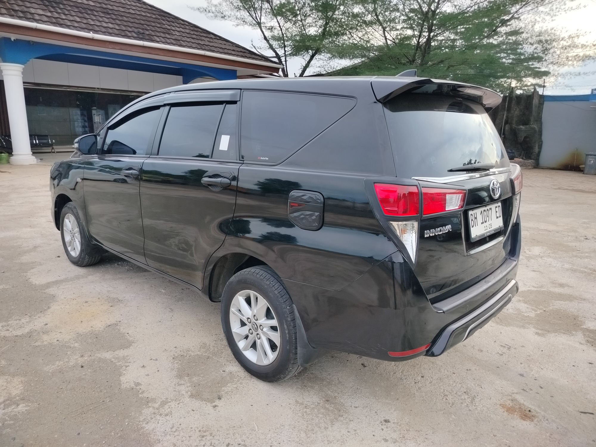 Lelang Mobil Toyota Innova G Mt Hitam Metalik Palembang