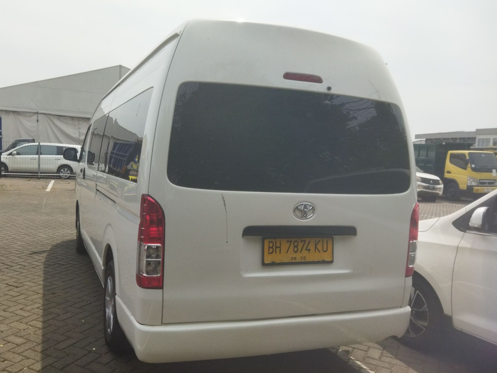 Lelang Mobil Toyota Hiace Commuter Mt Putih Jakarta Raya Mobil